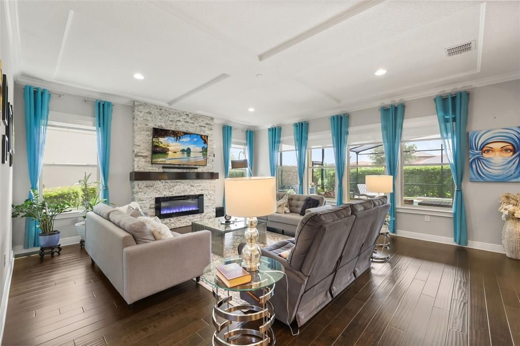 For Sale: $1,495,000 (6 beds, 5 baths, 4882 Square Feet)