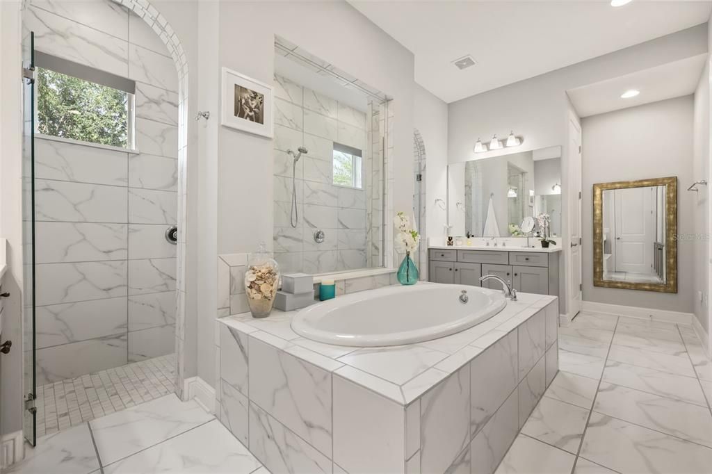 For Sale: $1,495,000 (6 beds, 5 baths, 4882 Square Feet)