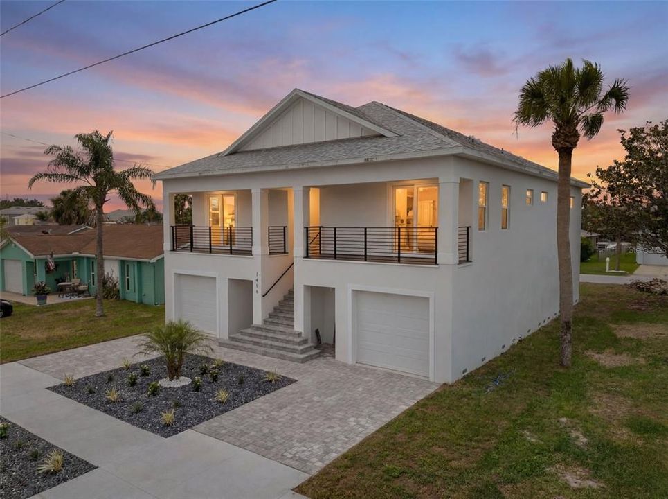 For Sale: $690,000 (3 beds, 3 baths, 2004 Square Feet)