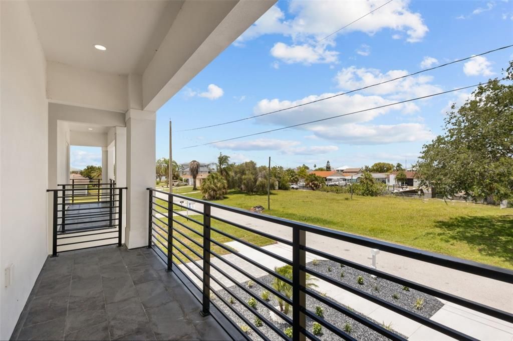 For Sale: $690,000 (3 beds, 3 baths, 2004 Square Feet)