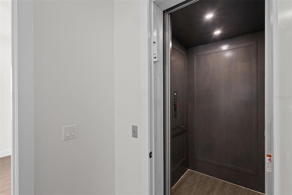 For Sale: $690,000 (3 beds, 3 baths, 2004 Square Feet)