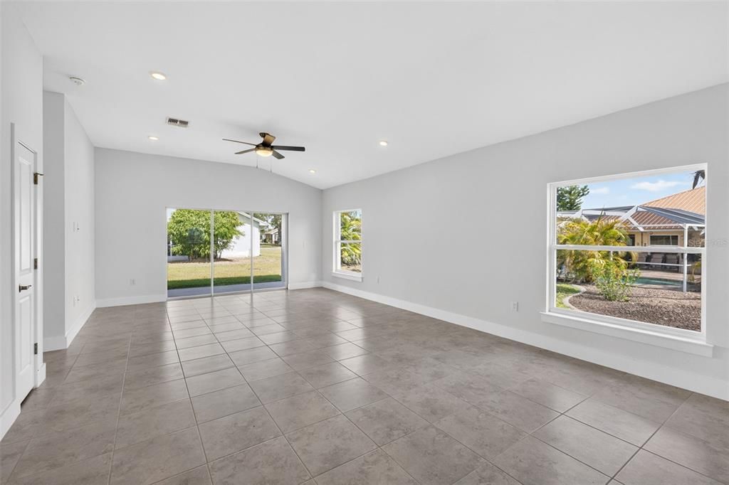 For Sale: $274,900 (3 beds, 2 baths, 1532 Square Feet)