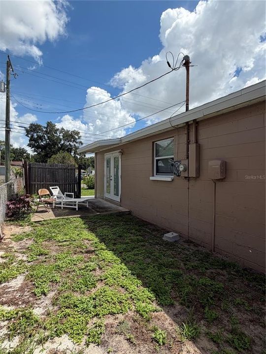 For Sale: $350,000 (3 beds, 1 baths, 864 Square Feet)
