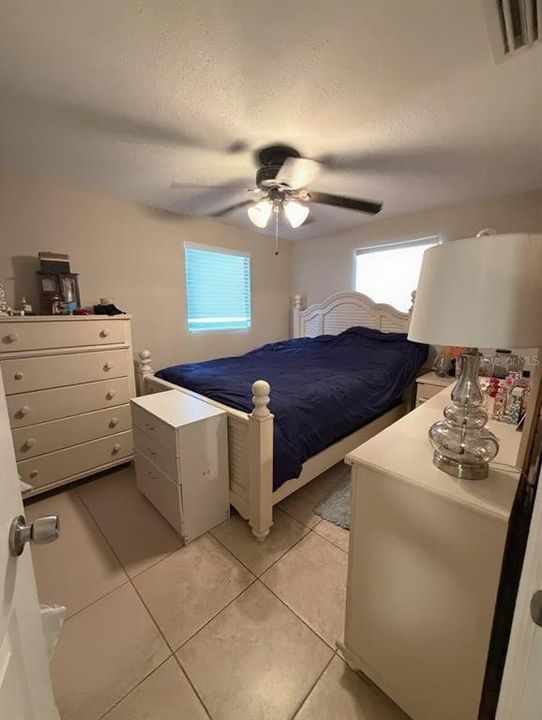 For Sale: $350,000 (3 beds, 1 baths, 864 Square Feet)