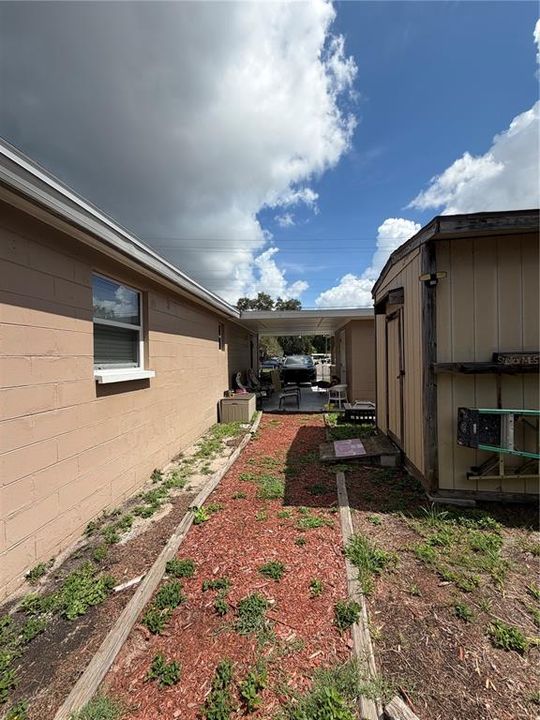 For Sale: $350,000 (3 beds, 1 baths, 864 Square Feet)
