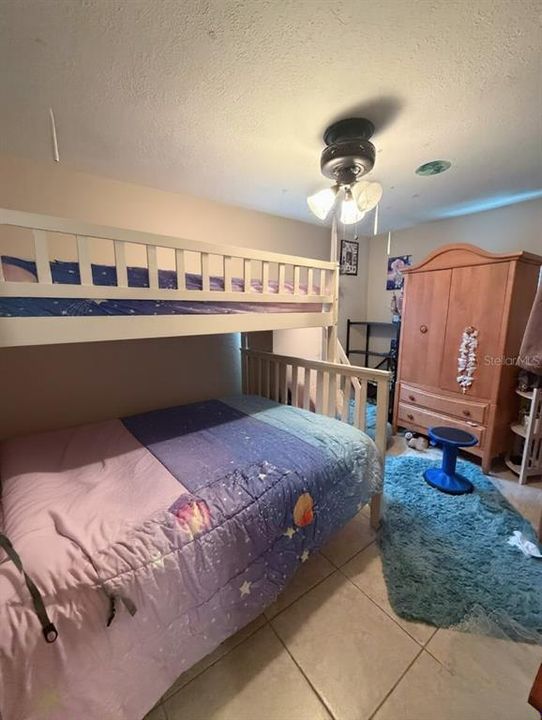 For Sale: $350,000 (3 beds, 1 baths, 864 Square Feet)