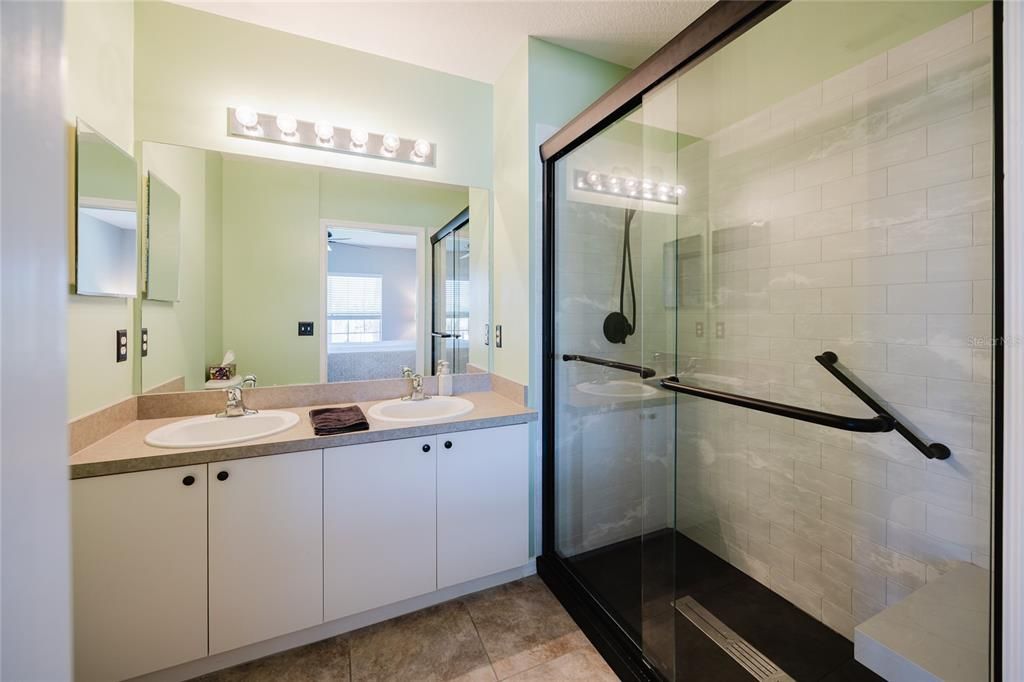 For Sale: $179,900 (3 beds, 2 baths, 1293 Square Feet)