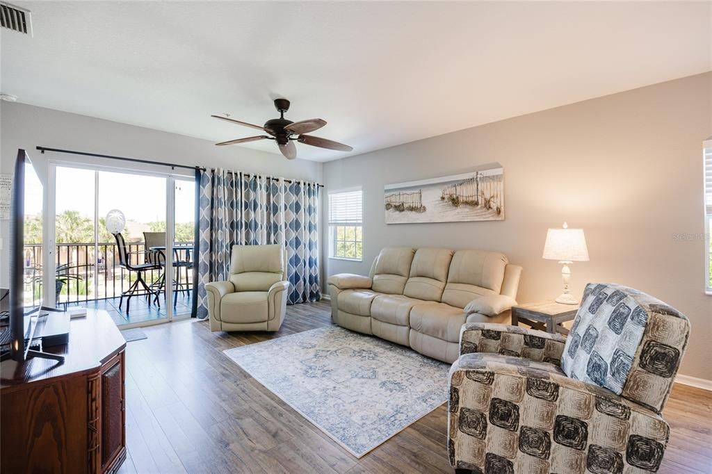 For Sale: $179,900 (3 beds, 2 baths, 1293 Square Feet)