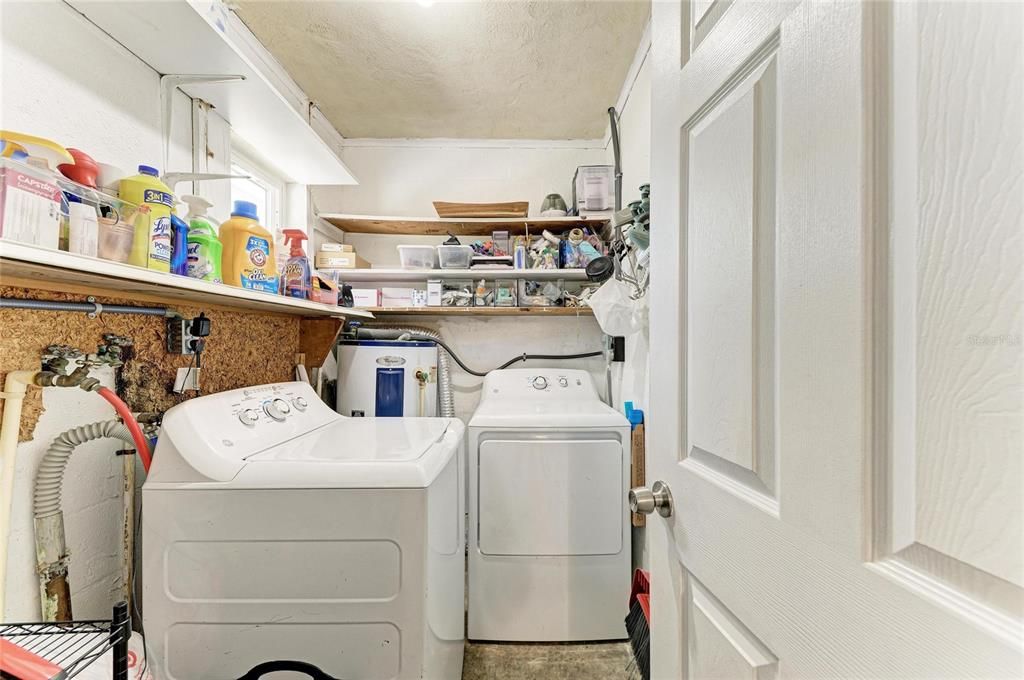 For Sale: $289,000 (2 beds, 1 baths, 891 Square Feet)