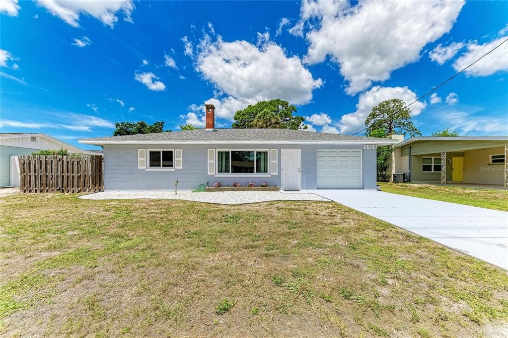 For Sale: $289,000 (2 beds, 1 baths, 891 Square Feet)