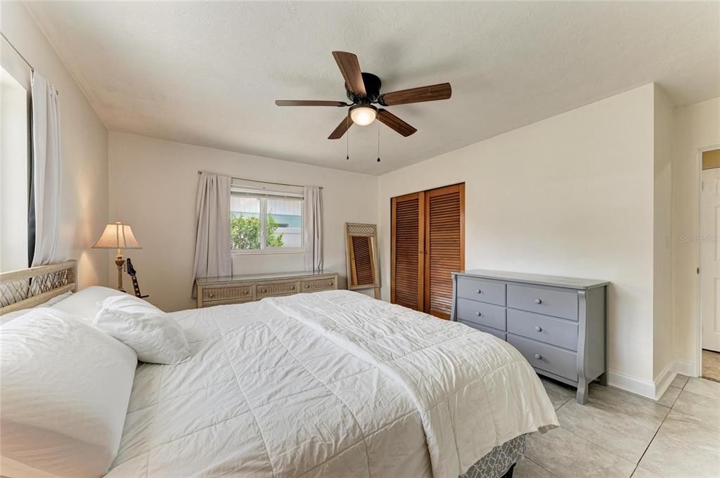 For Sale: $289,000 (2 beds, 1 baths, 891 Square Feet)