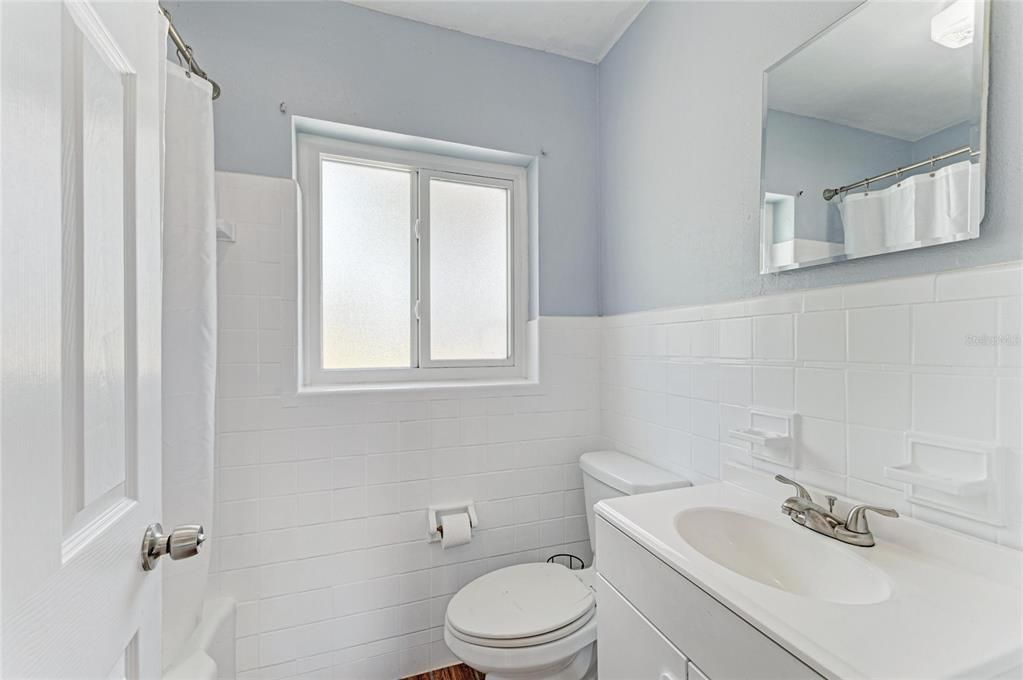 For Sale: $289,000 (2 beds, 1 baths, 891 Square Feet)