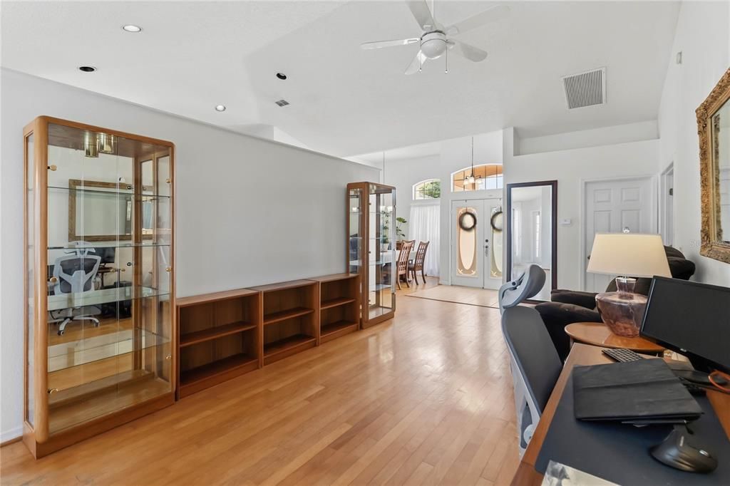 For Sale: $375,000 (3 beds, 2 baths, 1712 Square Feet)
