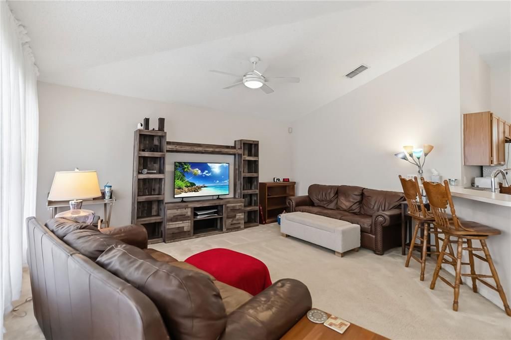 For Sale: $375,000 (3 beds, 2 baths, 1712 Square Feet)