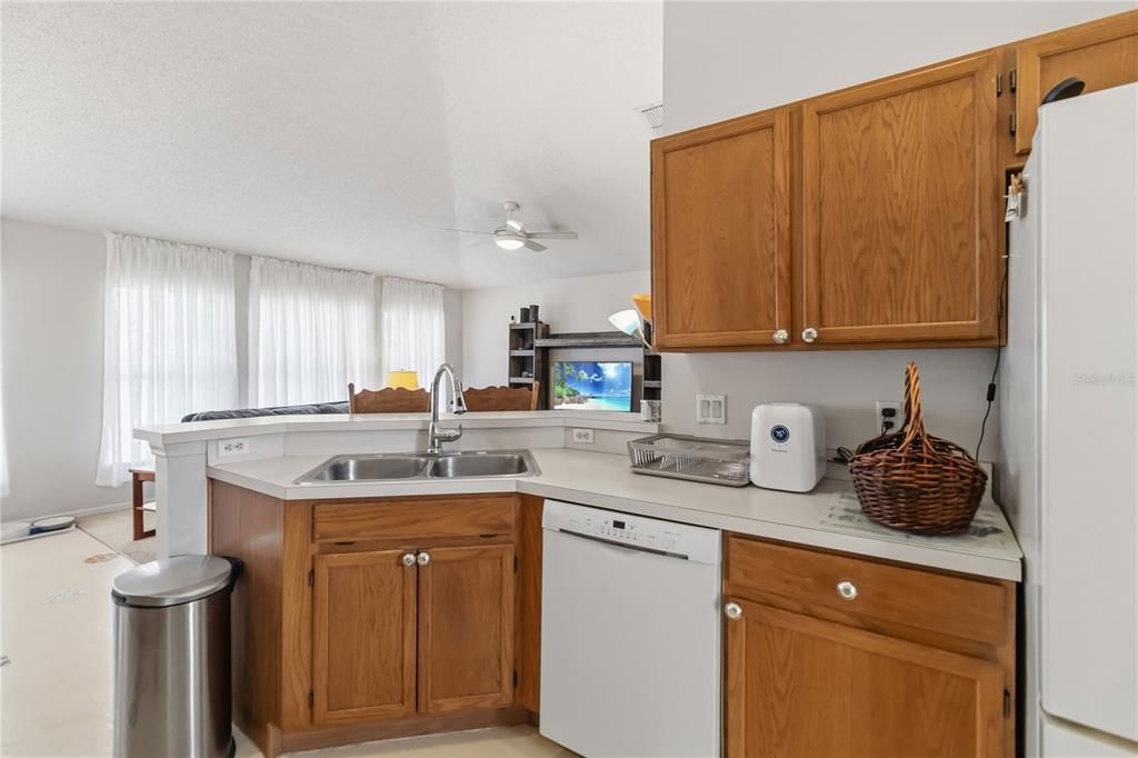 For Sale: $375,000 (3 beds, 2 baths, 1712 Square Feet)