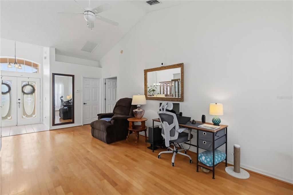 For Sale: $375,000 (3 beds, 2 baths, 1712 Square Feet)