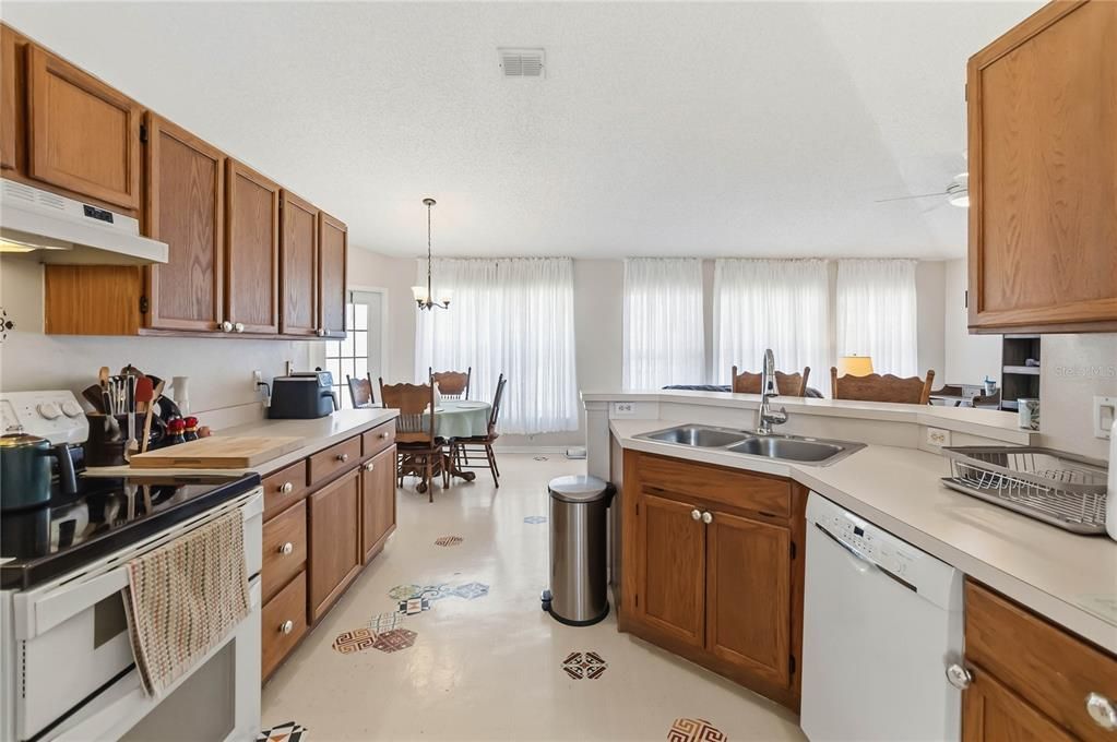 For Sale: $375,000 (3 beds, 2 baths, 1712 Square Feet)