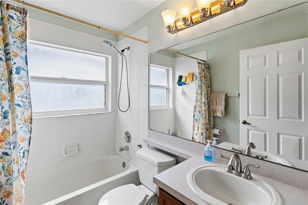 For Sale: $375,000 (3 beds, 2 baths, 1712 Square Feet)