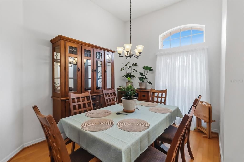 For Sale: $375,000 (3 beds, 2 baths, 1712 Square Feet)