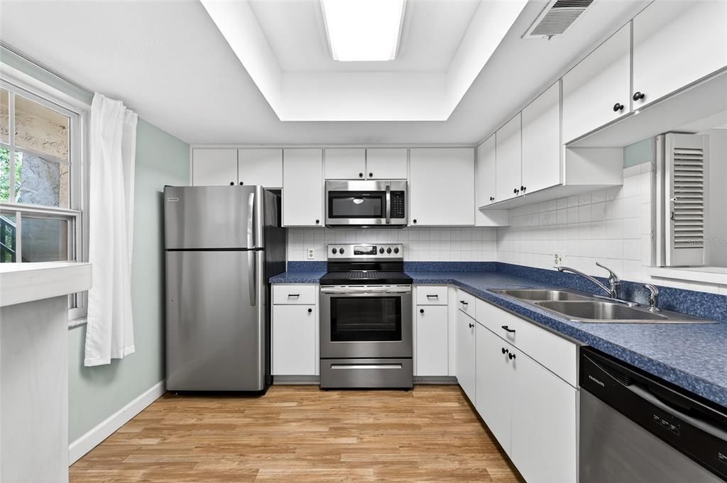 For Sale: $162,500 (2 beds, 2 baths, 1118 Square Feet)