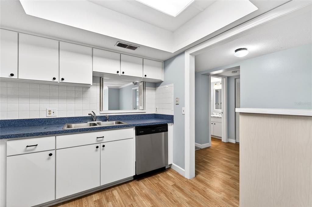 For Sale: $162,500 (2 beds, 2 baths, 1118 Square Feet)