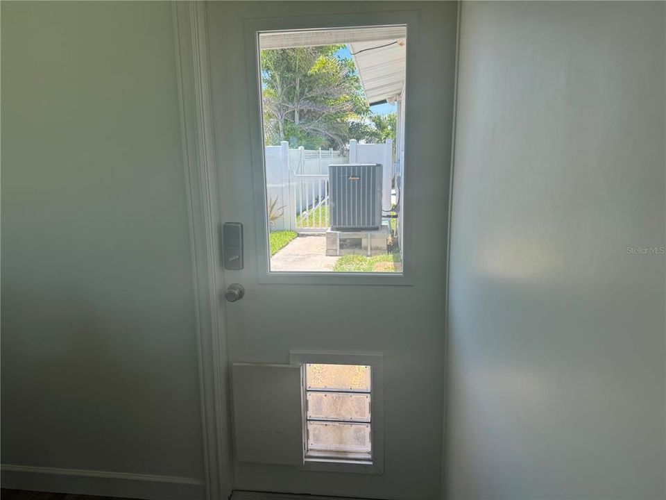 В аренду: $4,700 (4 спален, 2 ванн, 1705 Квадратных фут)