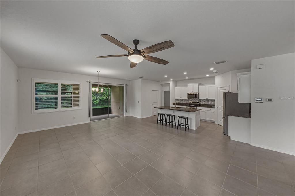 For Sale: $389,900 (2 beds, 2 baths, 1822 Square Feet)