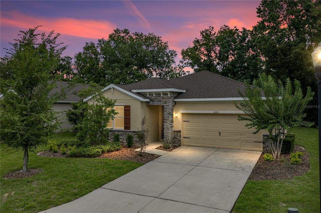 For Sale: $389,900 (2 beds, 2 baths, 1822 Square Feet)