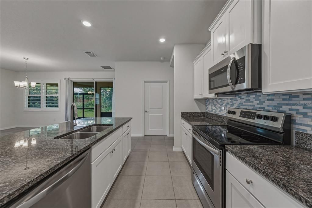 For Sale: $389,900 (2 beds, 2 baths, 1822 Square Feet)