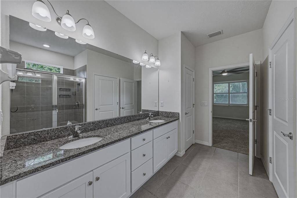 For Sale: $389,900 (2 beds, 2 baths, 1822 Square Feet)