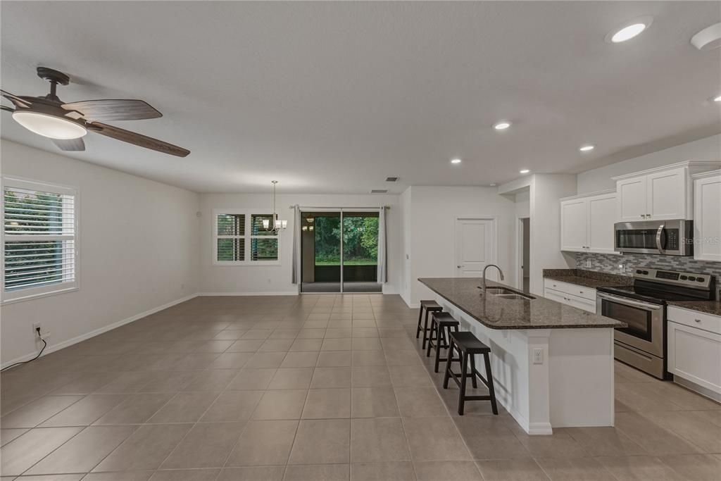 For Sale: $389,900 (2 beds, 2 baths, 1822 Square Feet)