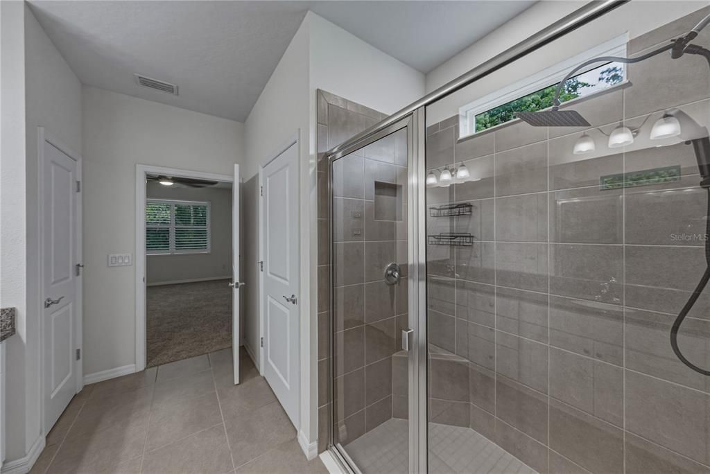 For Sale: $389,900 (2 beds, 2 baths, 1822 Square Feet)