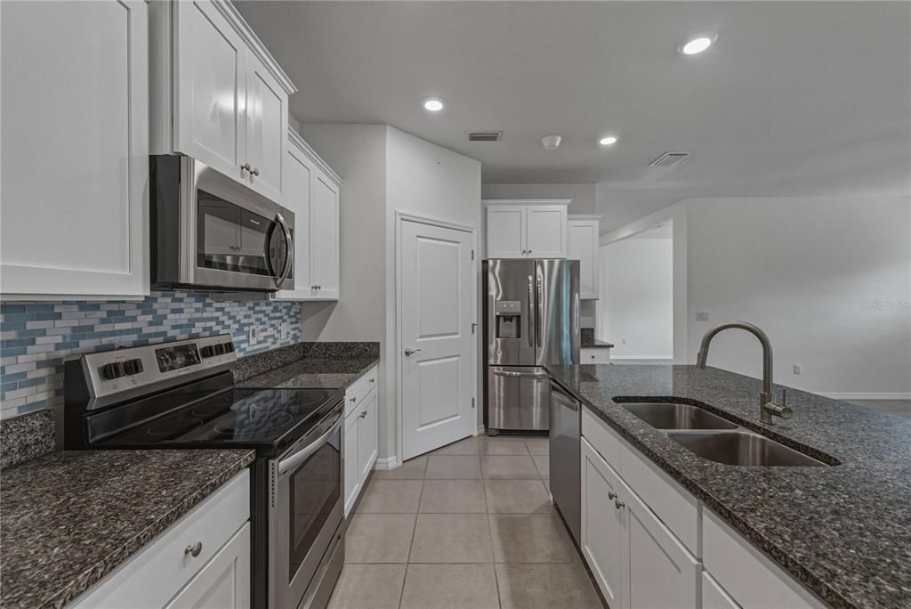 For Sale: $389,900 (2 beds, 2 baths, 1822 Square Feet)