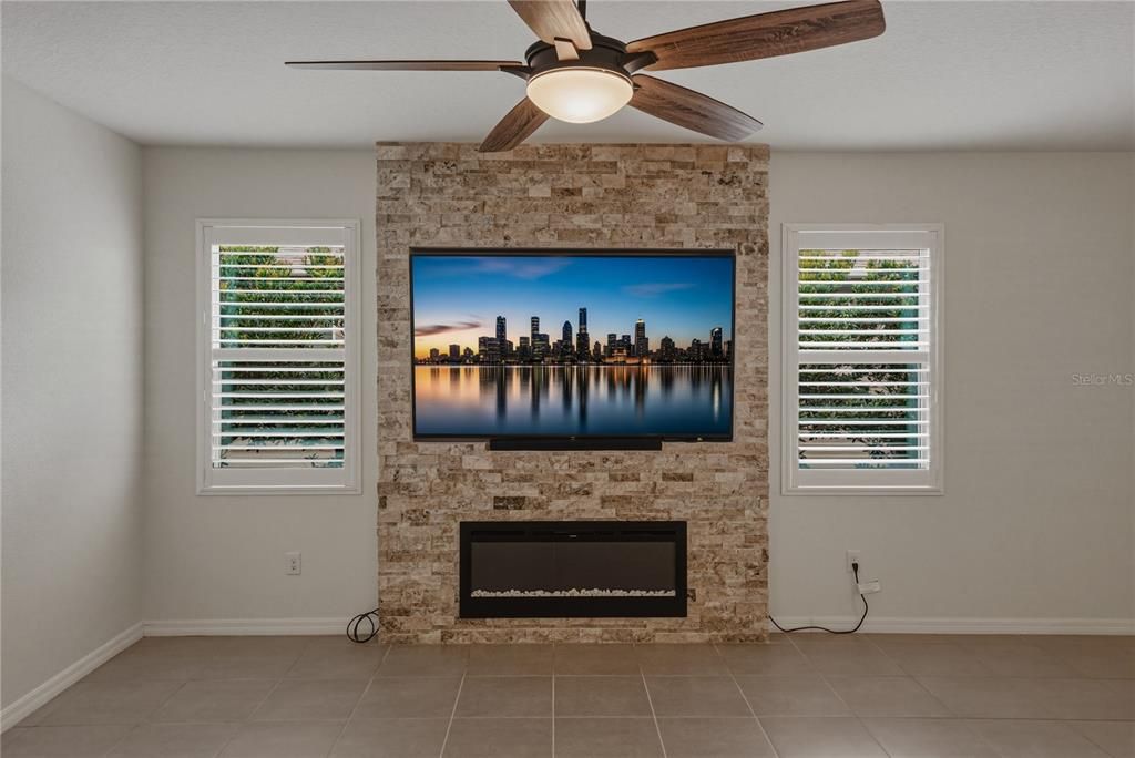 For Sale: $389,900 (2 beds, 2 baths, 1822 Square Feet)