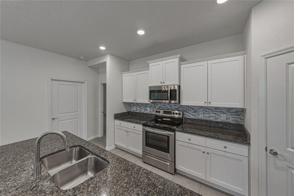 For Sale: $389,900 (2 beds, 2 baths, 1822 Square Feet)