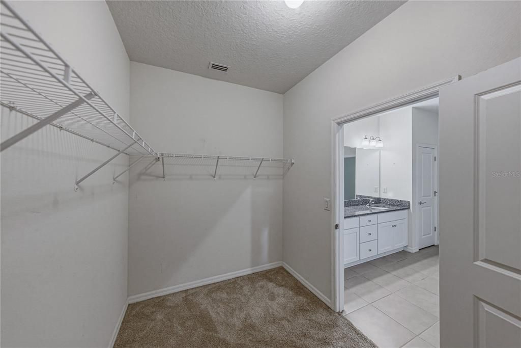 For Sale: $389,900 (2 beds, 2 baths, 1822 Square Feet)