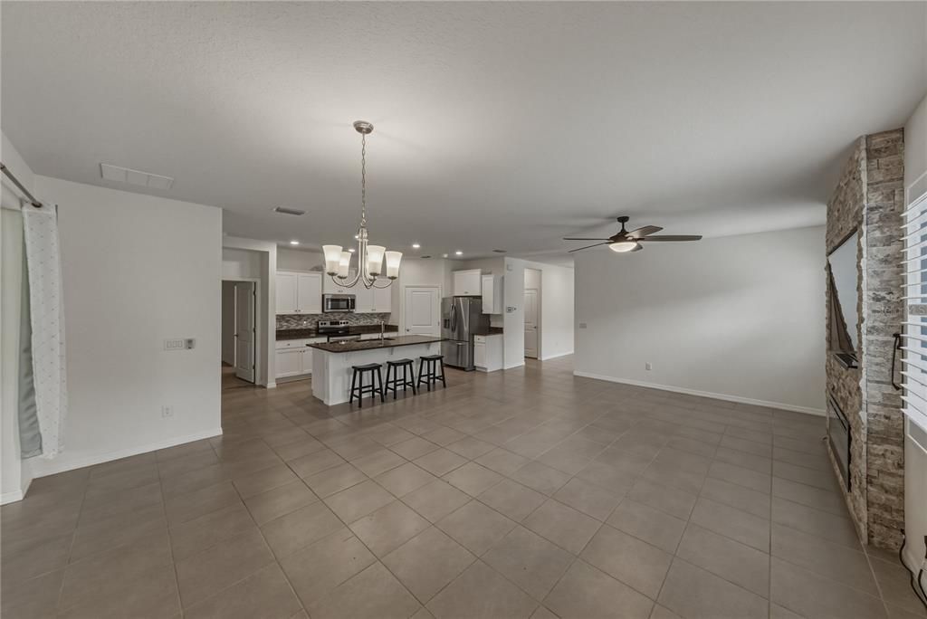 For Sale: $389,900 (2 beds, 2 baths, 1822 Square Feet)