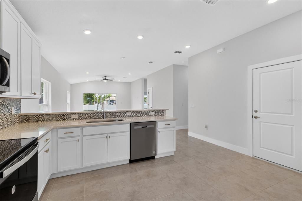 For Sale: $274,900 (3 beds, 2 baths, 1511 Square Feet)