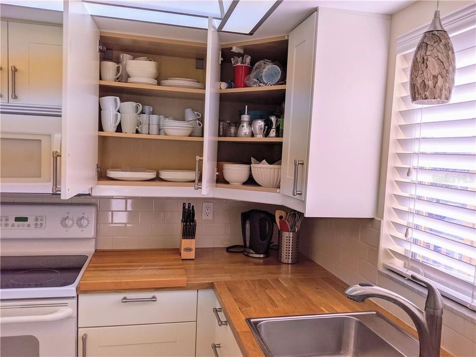 For Rent: $2,400 (2 beds, 2 baths, 1144 Square Feet)