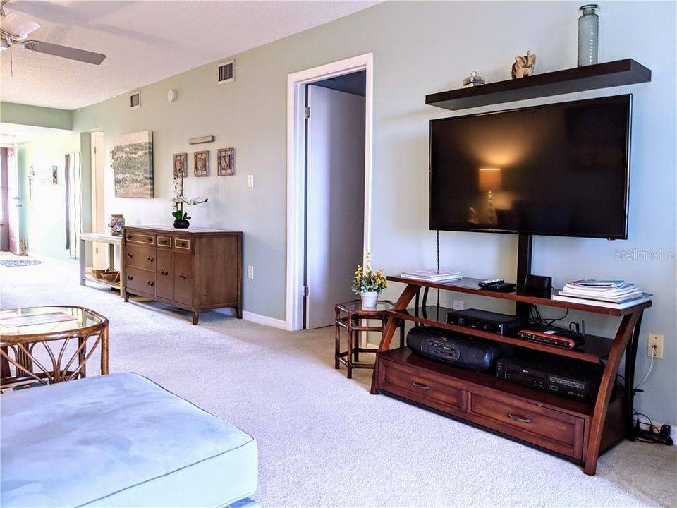 For Rent: $2,400 (2 beds, 2 baths, 1144 Square Feet)