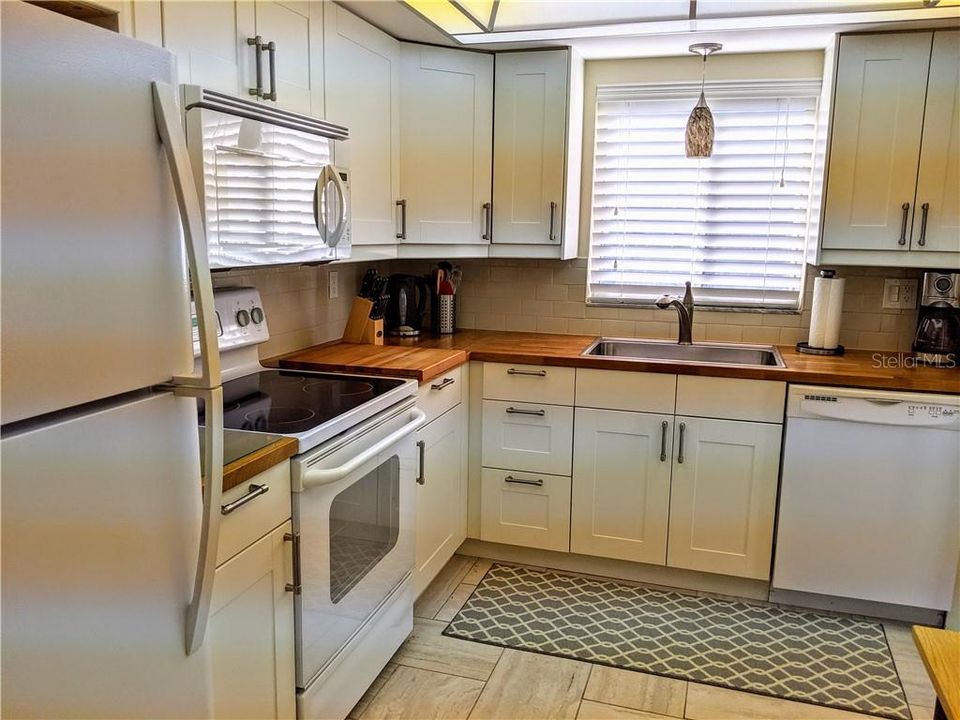 For Rent: $2,400 (2 beds, 2 baths, 1144 Square Feet)