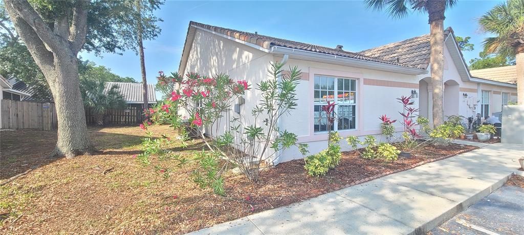For Rent: $1,950 (3 beds, 2 baths, 1352 Square Feet)