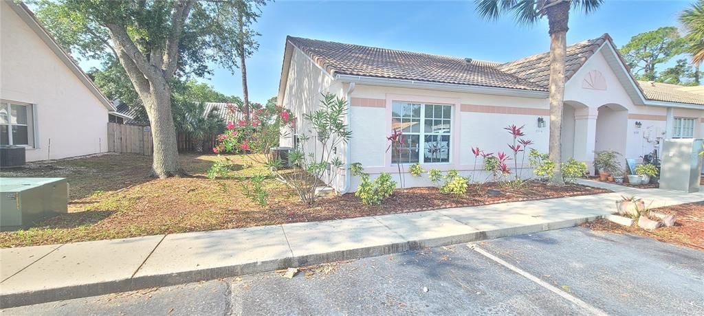 For Rent: $1,950 (3 beds, 2 baths, 1352 Square Feet)