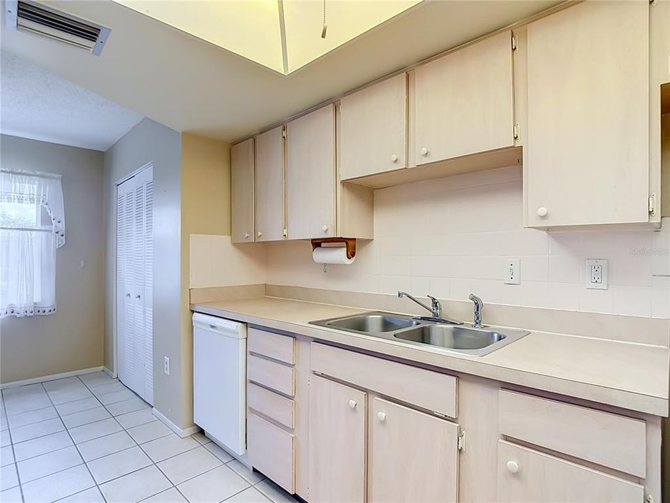 For Sale: $260,000 (3 beds, 2 baths, 1454 Square Feet)