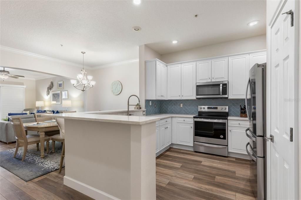 For Sale: $550,000 (3 beds, 2 baths, 1682 Square Feet)