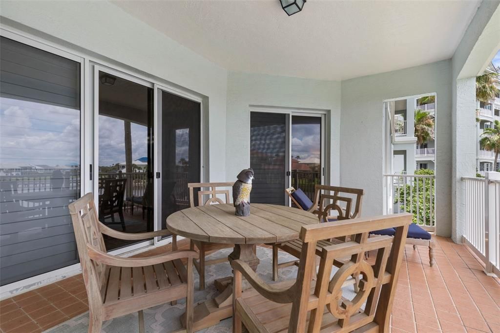 For Sale: $550,000 (3 beds, 2 baths, 1682 Square Feet)