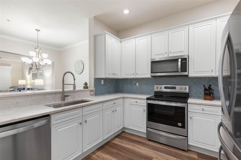 For Sale: $550,000 (3 beds, 2 baths, 1682 Square Feet)