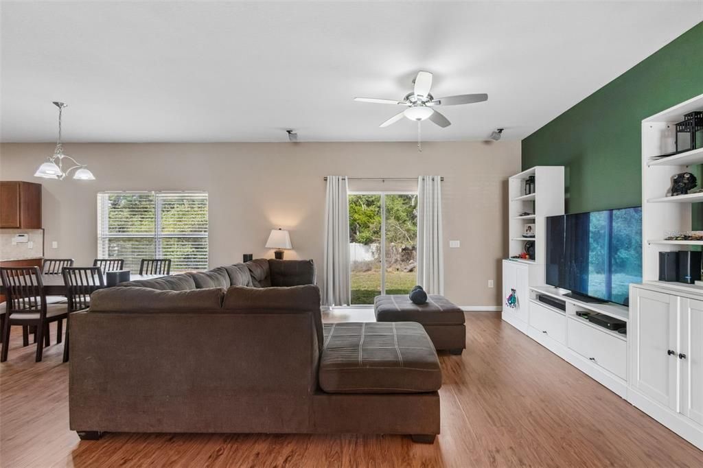 For Sale: $320,000 (4 beds, 2 baths, 2363 Square Feet)