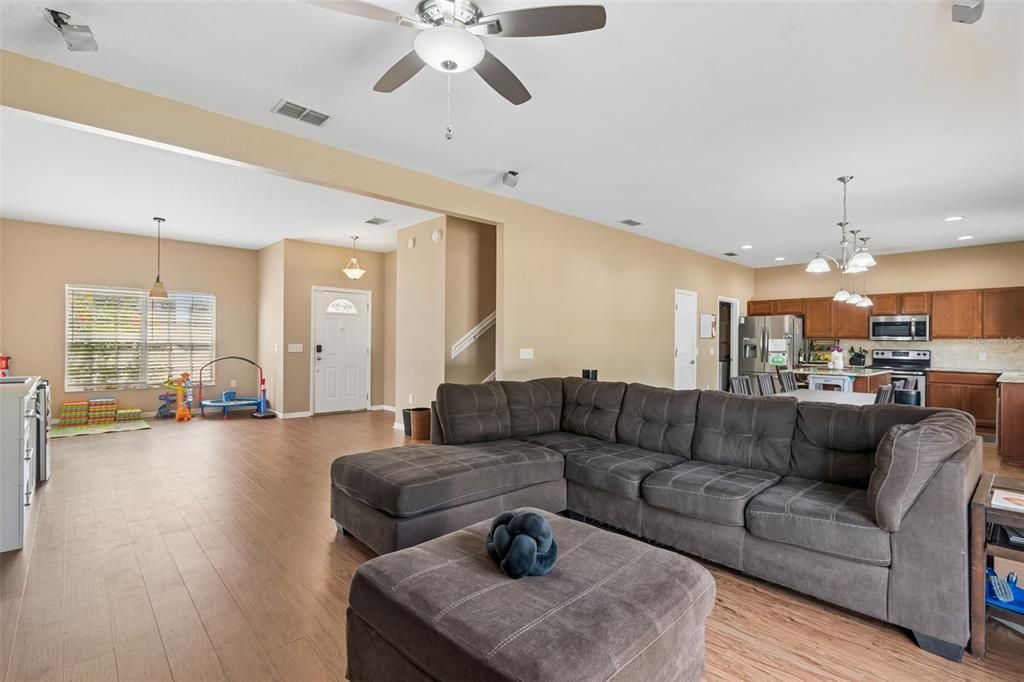 For Sale: $320,000 (4 beds, 2 baths, 2363 Square Feet)