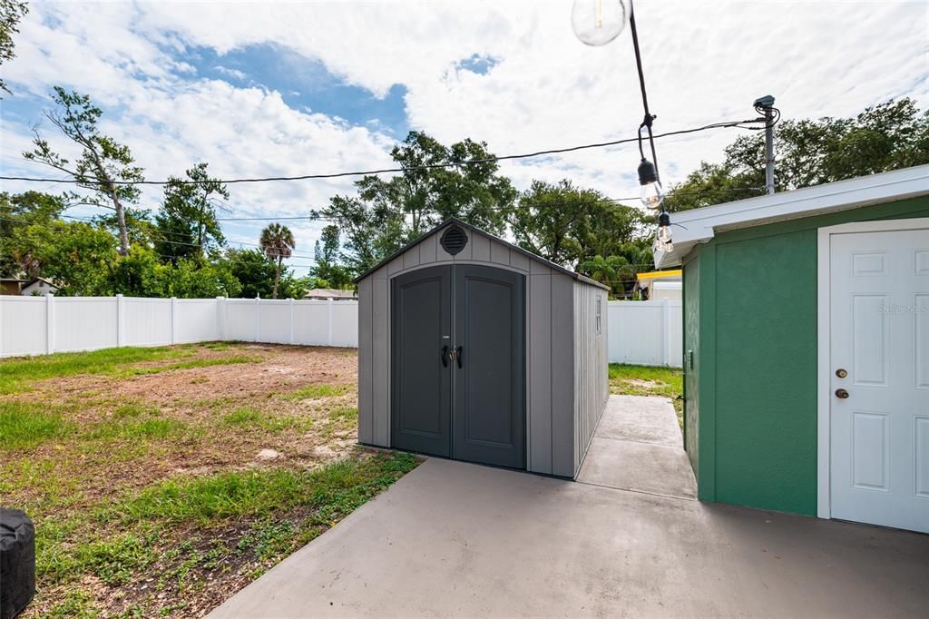 For Sale: $299,000 (2 beds, 1 baths, 818 Square Feet)